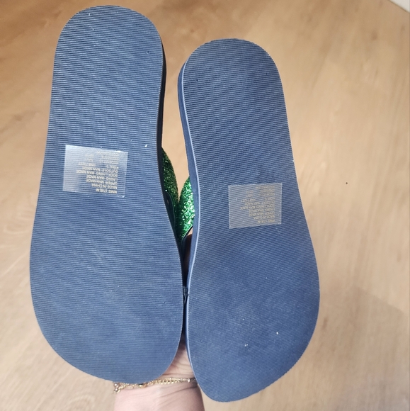 New Seattle Seahawks flip flops SO brand size 7/8 - Picture 2 of 2
